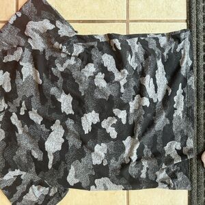 Black camo Lululemon shirt size 4